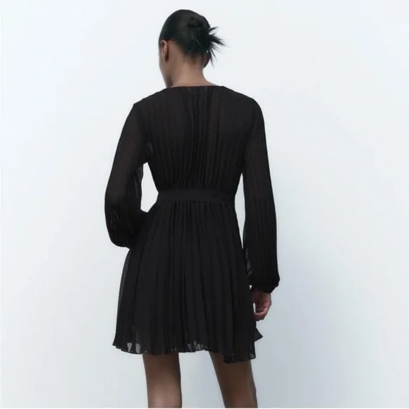 Black pleated Zara mini dress - Picture 4 of 8
